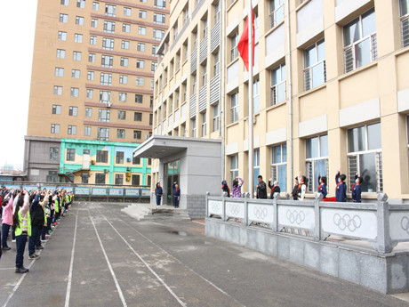 跃进小学开展"我向党旗敬个礼"主题升旗仪式-鸡西教育云