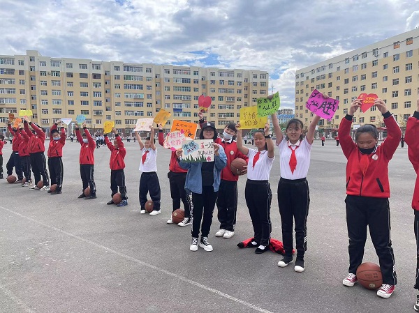 鸡西小学开展沐浴双减喜迎双节系列活动