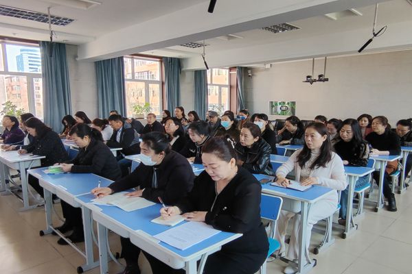 3.各校领导认真学习聆听.jpg