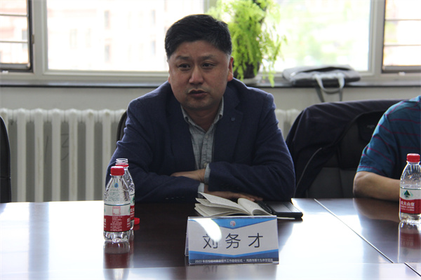 部作专题汇报李微校长代表学校作表态发言学校领导及教研组长参加活动