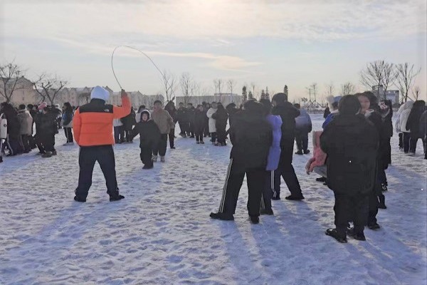 图四雪地摇大绳.jpg