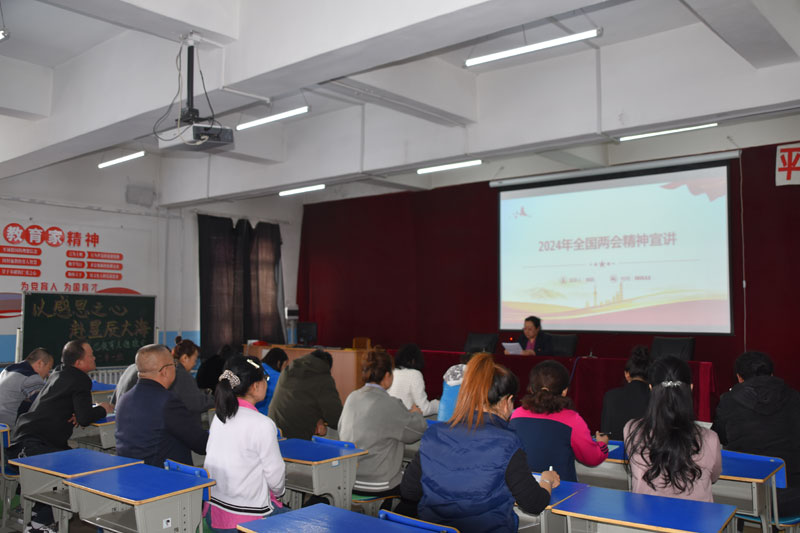 图片二：宣讲活动进一步激发了广大师生的责任感和使命感.jpg