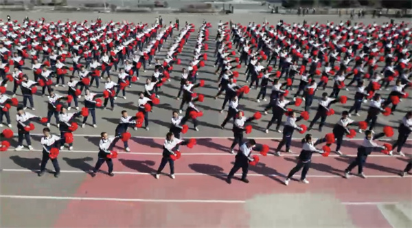 图17鸡西实验中学大课间.jpg