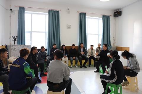 图3：集体教学研讨.jpg