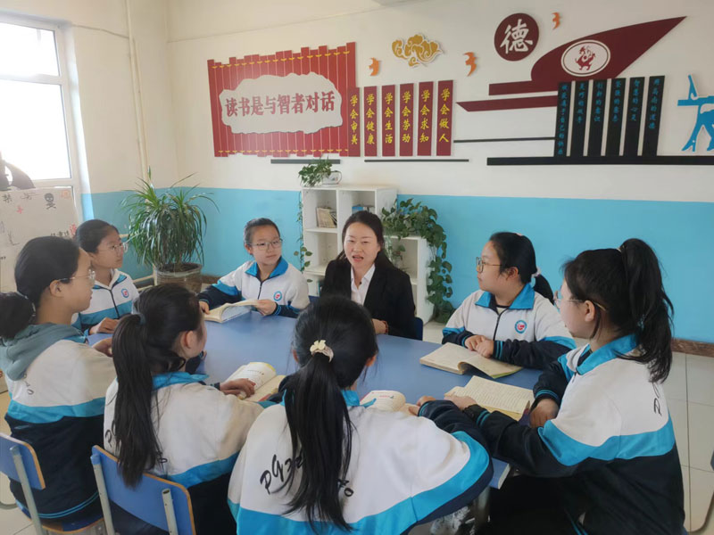 图片一：师生共读，引领成长.jpg