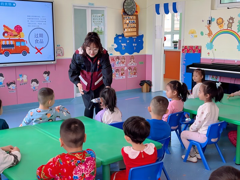 图片2：幼儿辨别健康食品.jpg