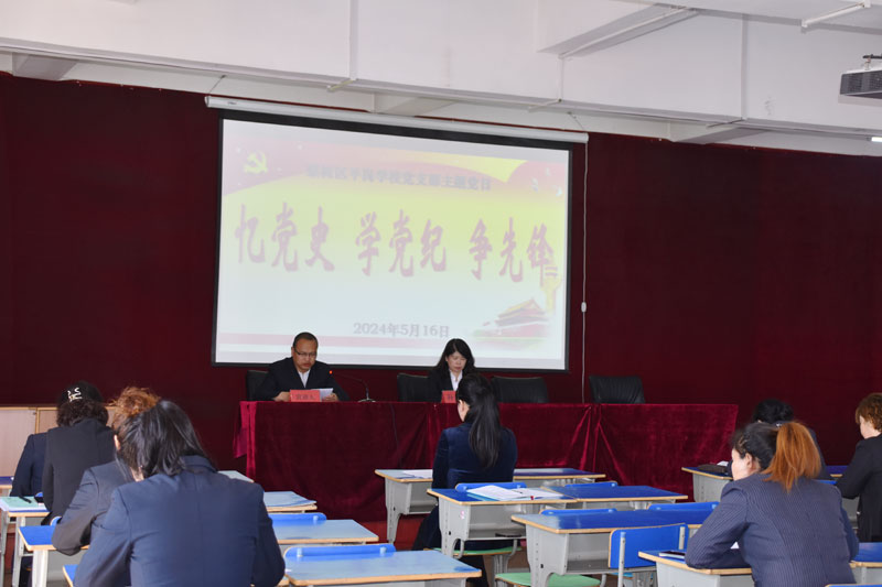 图片二：党员示范岗、示范学科教师谈心得体会（一）.jpg