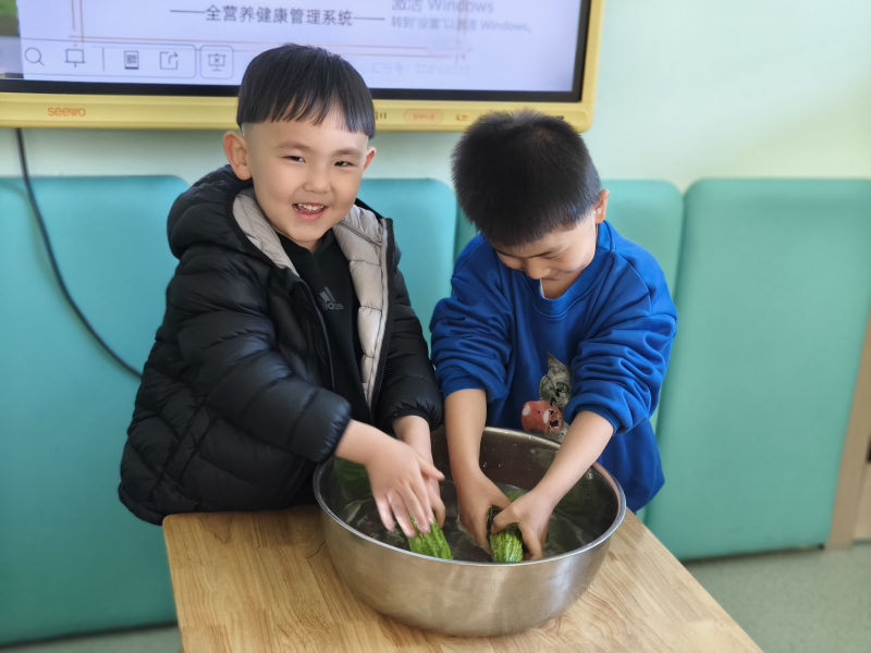图片2：清洗苦瓜.jpg