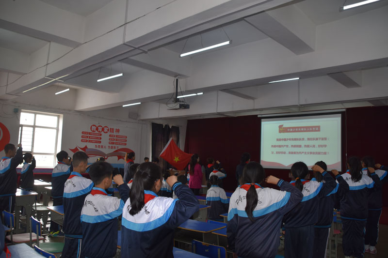 图片一：“红领巾爱祖国”入队仪式.jpg