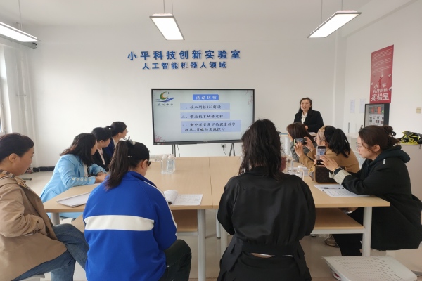 图一：英语组教研活动.jpg