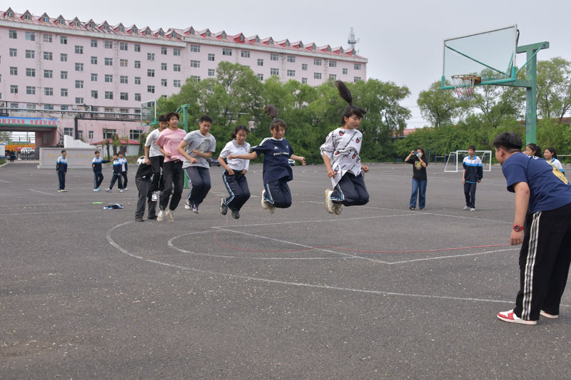 图片二：绳彩飞扬，快乐成长（二）.jpg
