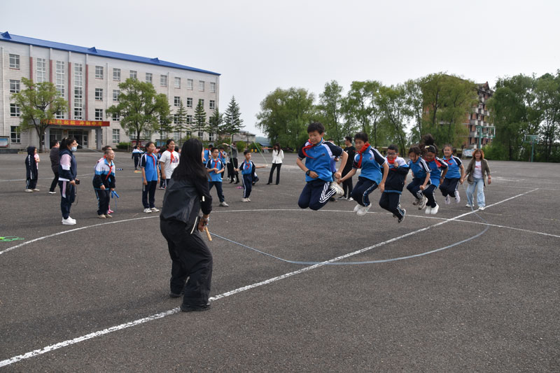 图片三：绳彩飞扬，快乐成长（三）.jpg