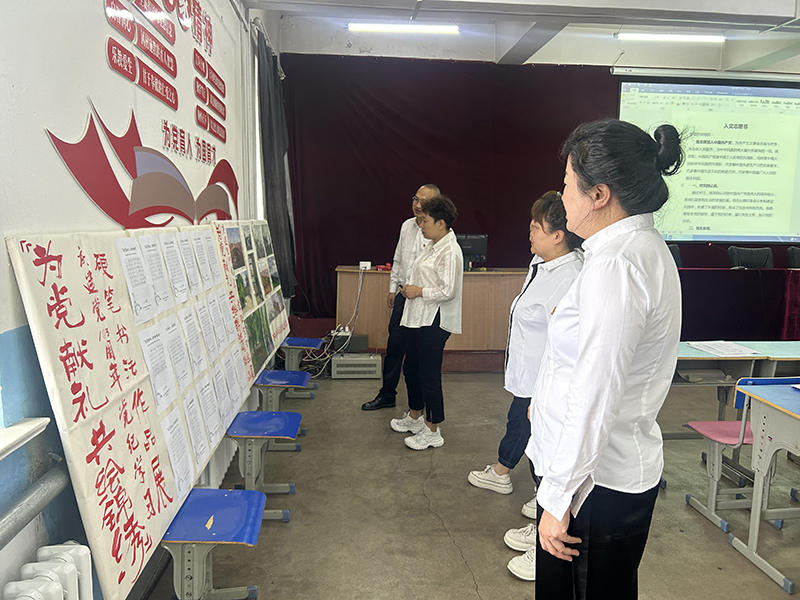 图片三：为党献礼 共绘锦绣.jpg