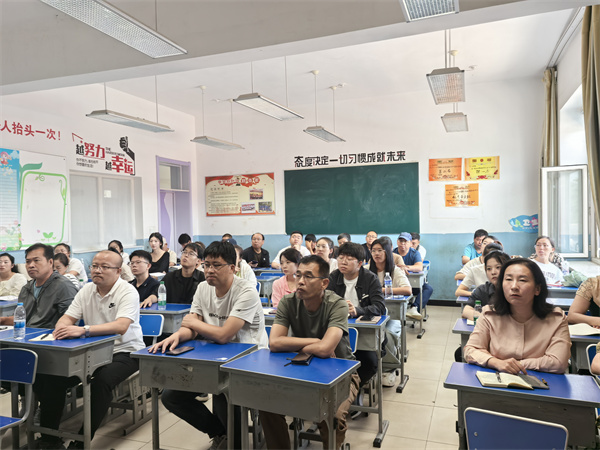 图5：与会人员报道2.jpg