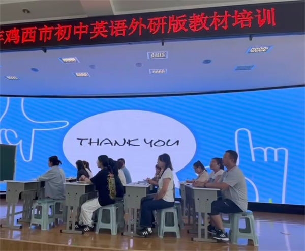 6.十五名教师志愿者做学生参加课堂教学展示.png