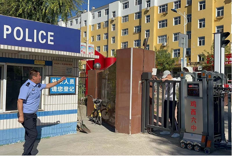 图片二：模拟暴徒进入学校.jpg