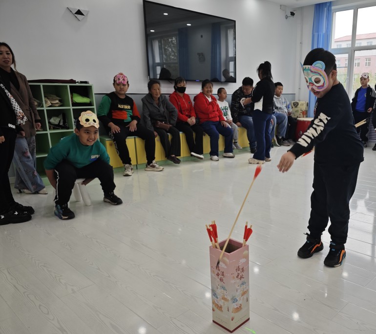 3.体验中国传统文化—投壶游戏.jpg