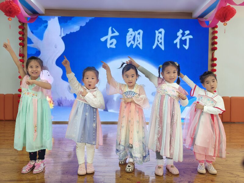 图片二：传承古诗诵读经典.jpg