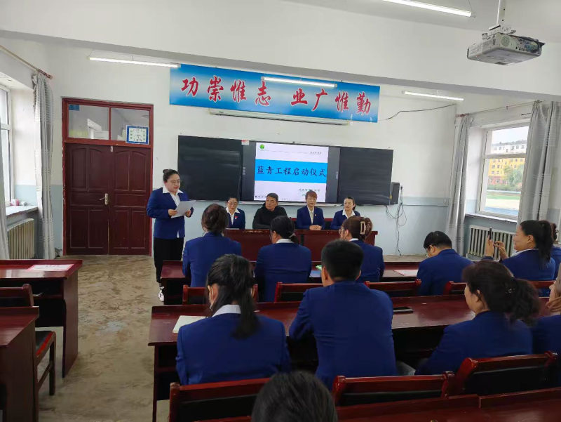 图片二：指导教师代表赵瑞丹发言.jpg