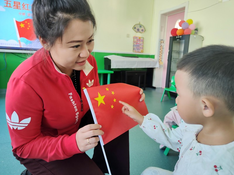 图片四：讲祖国故事.jpg
