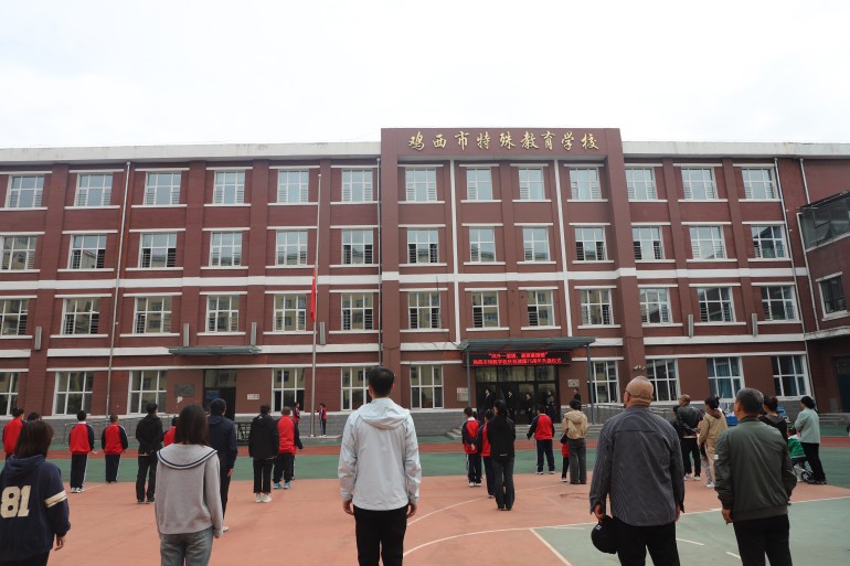 img1. 鸡西市特殊教育学校庆祝新中国成立75周年升国旗活动；.jpg