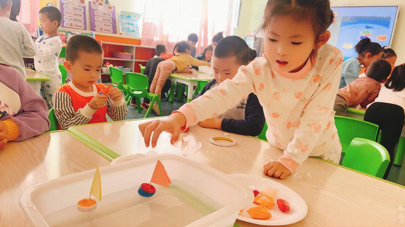 图片二：幼儿自主操作.jpg