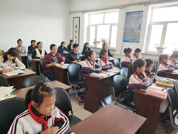 图片三：教师听课.jpg