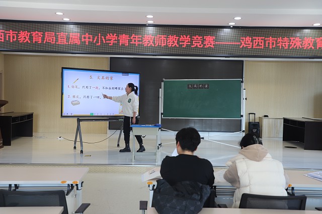 3.语文学科青年教师展示.jpg
