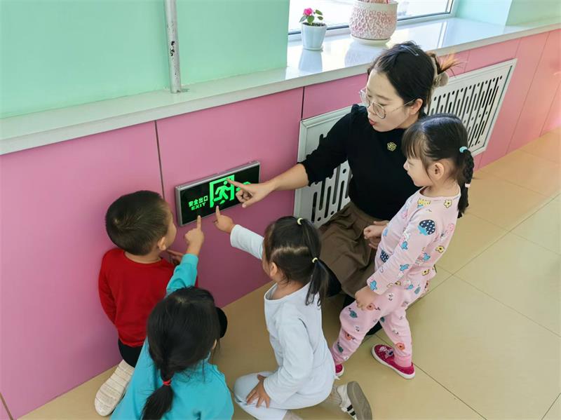图片二：认识安全疏散标志.jpg