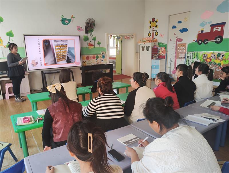 图片1教师分享“财商”培养方式.jpg