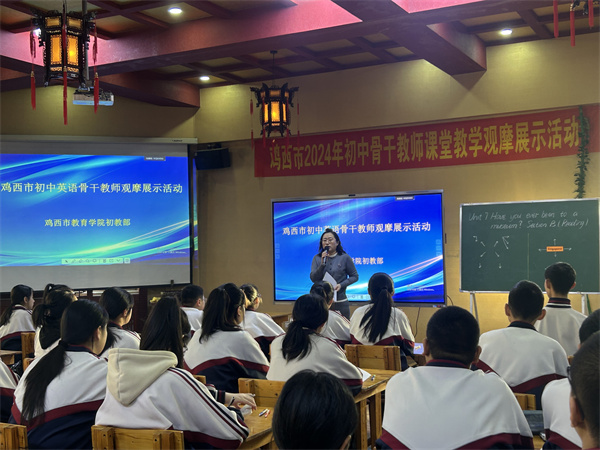 图片2赵丹老师主持.jpg