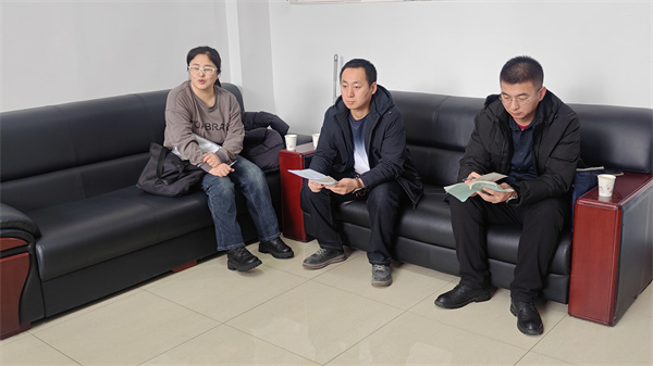 图3教研员交流.jpg