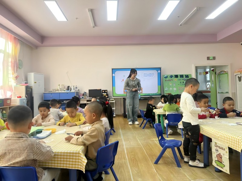 图一：教师授课.jpg