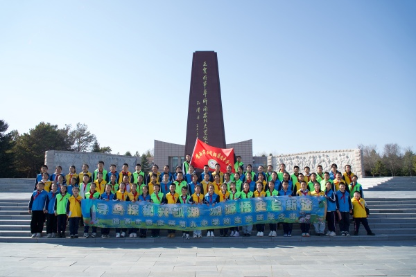 4、北大荒开发纪念馆合影.jpg