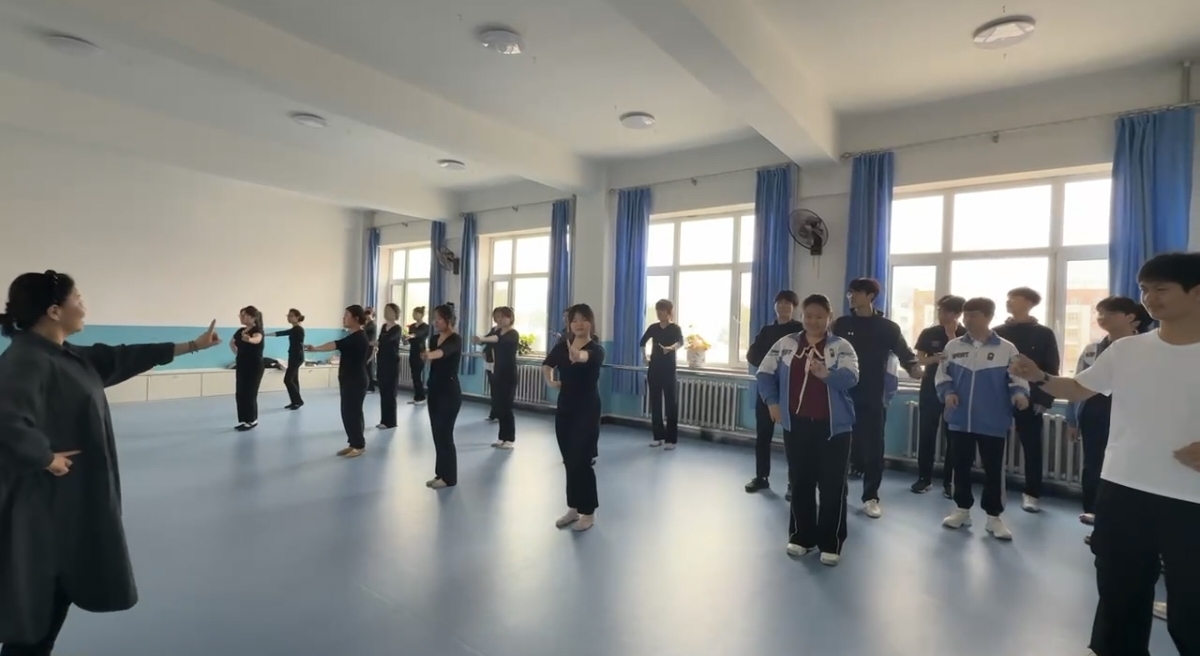 幼儿保育体验课之舞蹈.jpg