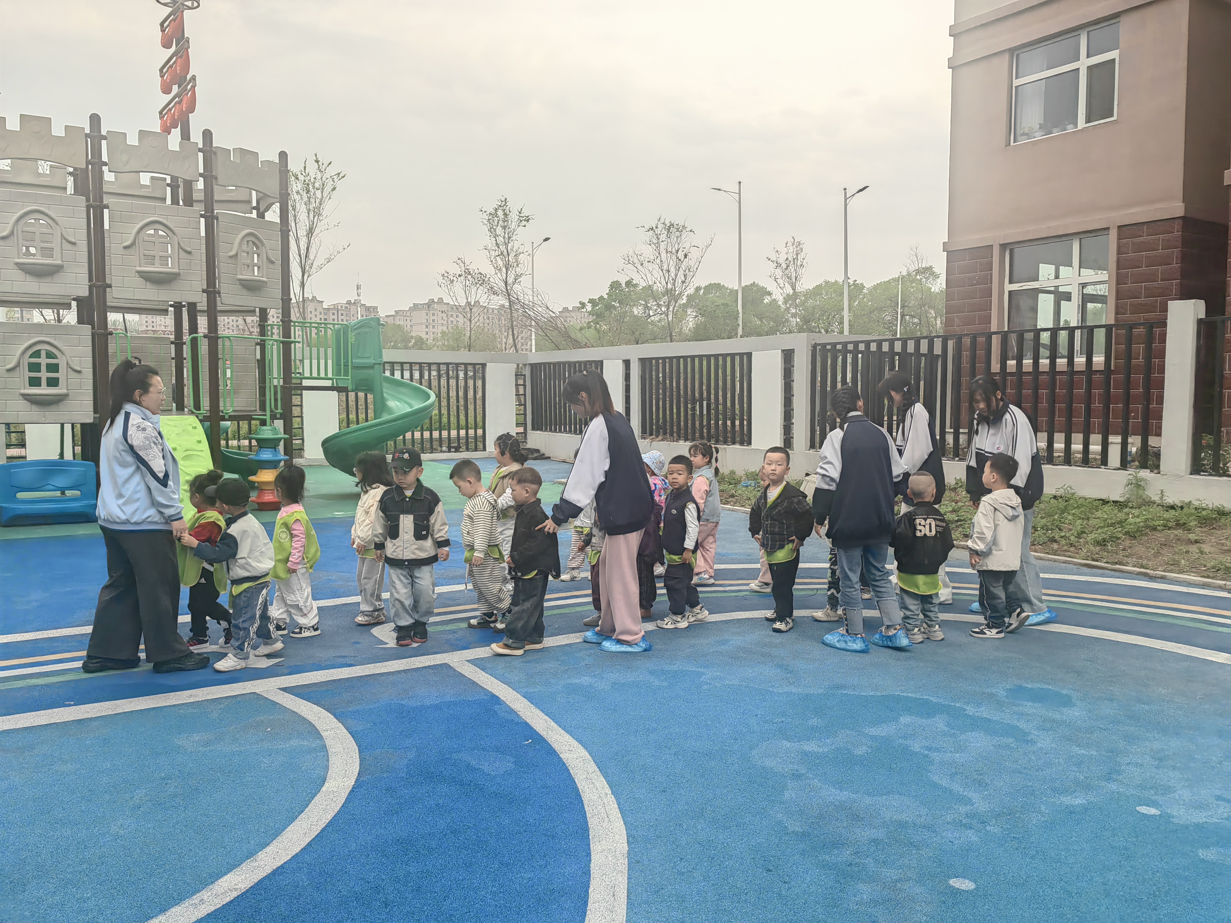 幼儿保育1.jpg