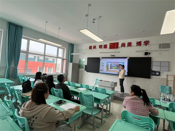 图片2道法学科培训现场.jpg