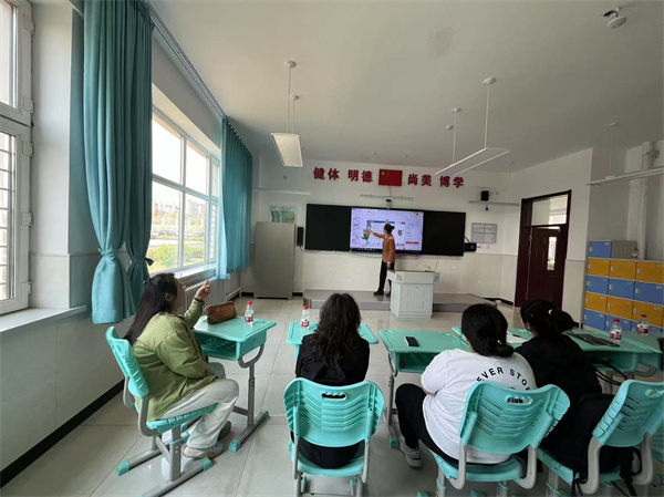 图片7综合实践学科培训现场.jpg