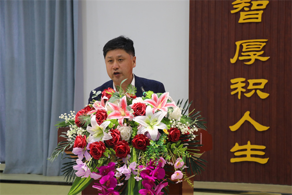 图8教育学院党委书记刘务才做总结讲话.jpg