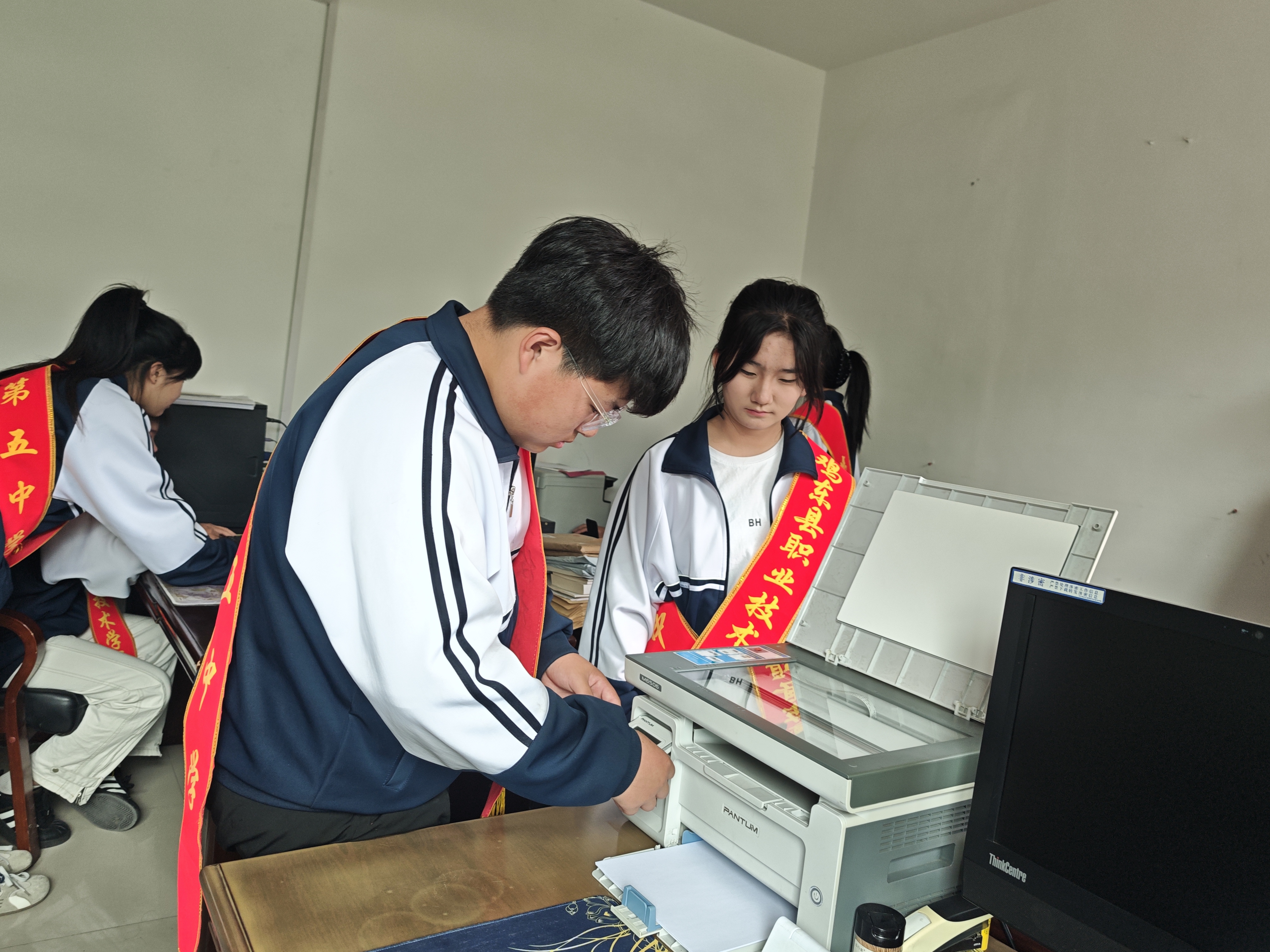 进企业送技能.jpg