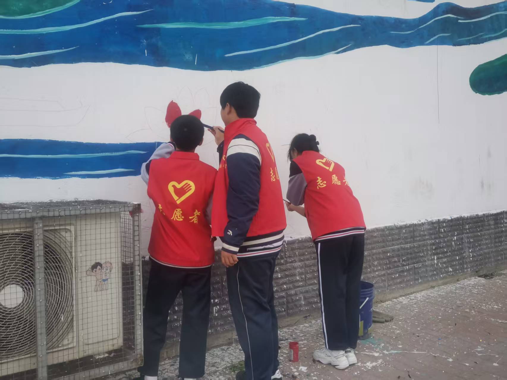 职教活动周走进社区志愿服务—墙体彩绘2.jpg