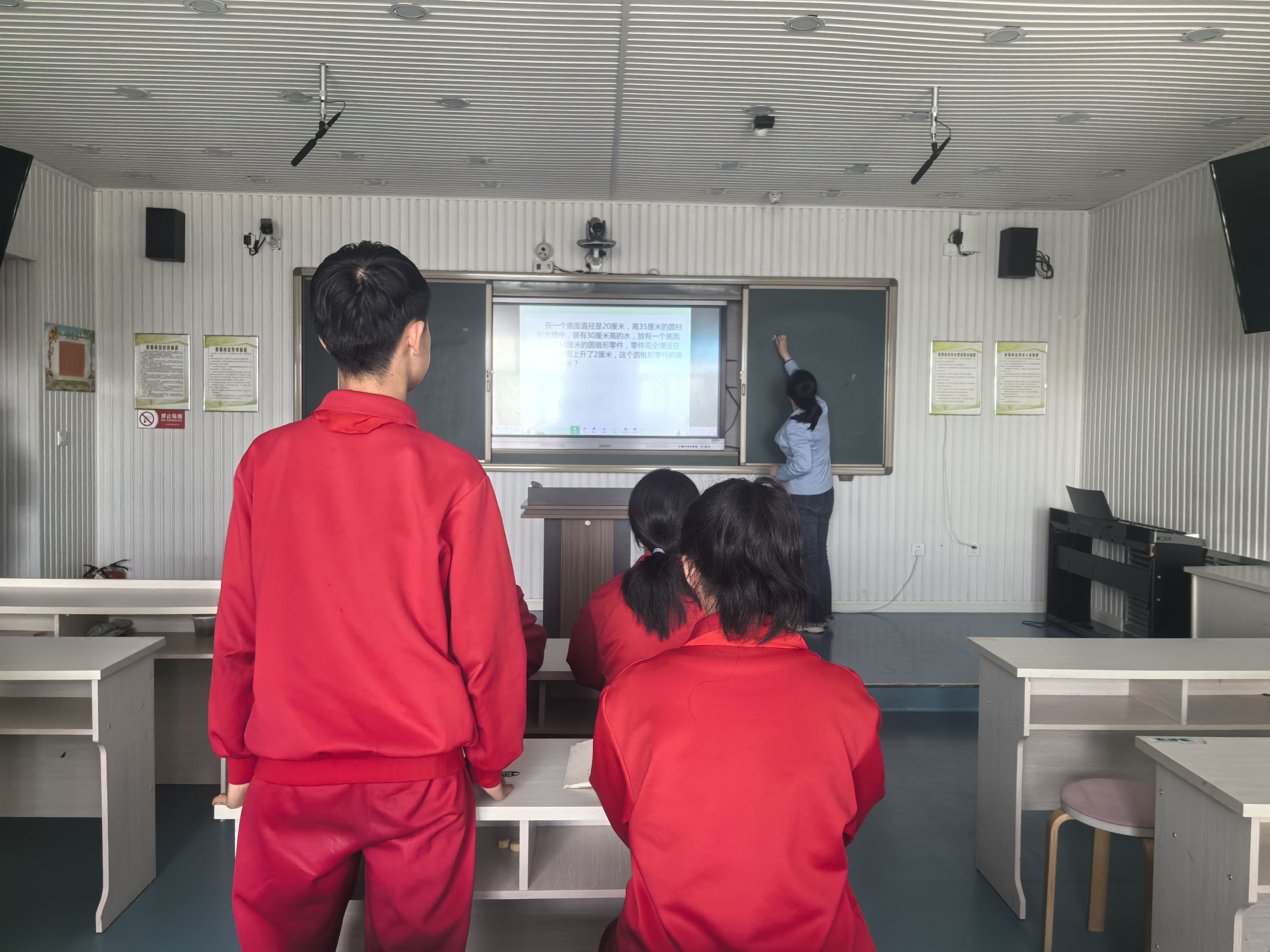 图片5：赵晓娟老师讲解典型习题.jpg