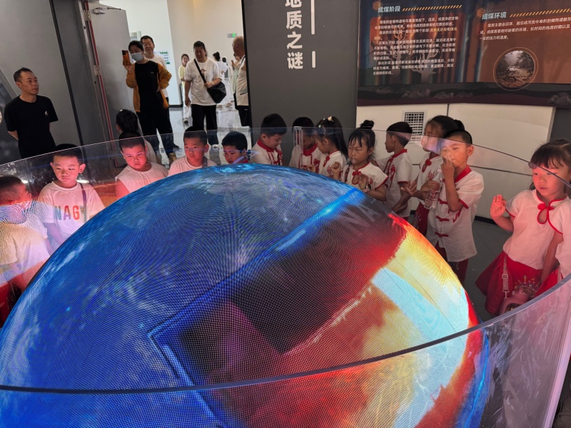 图四：幼儿认识地球家园.jpg