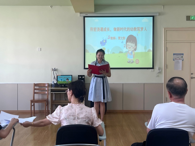 图片2：参赛教师讲说.jpg