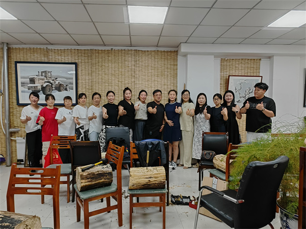 图片六,刻字培训学员集体合影.jpg 图片六,刻字培训学员集体合影.jpg