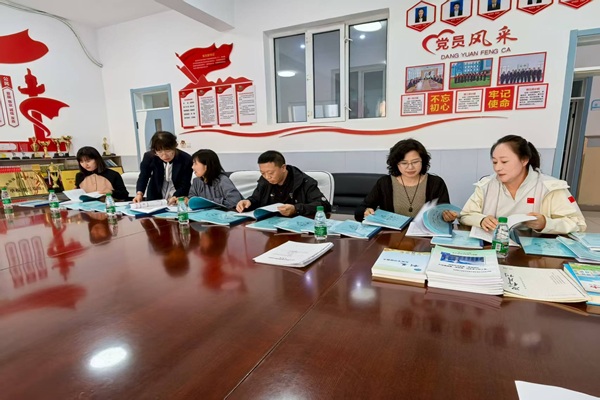 调研组对学校科研工作进行全面调研.jpg
