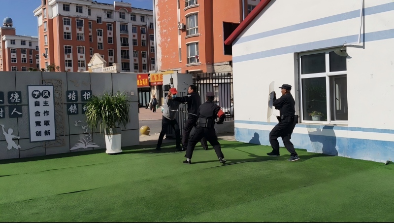 图二开展防暴恐演练.jpg 图二开展防暴恐演练.jpg