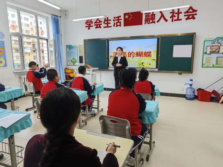 2王丽媛老师课堂精彩瞬间.jpg 2王丽媛老师课堂精彩瞬间.jpg