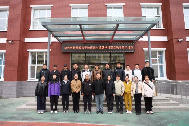 3.集体合影留念.jpg 3.集体合影留念.jpg