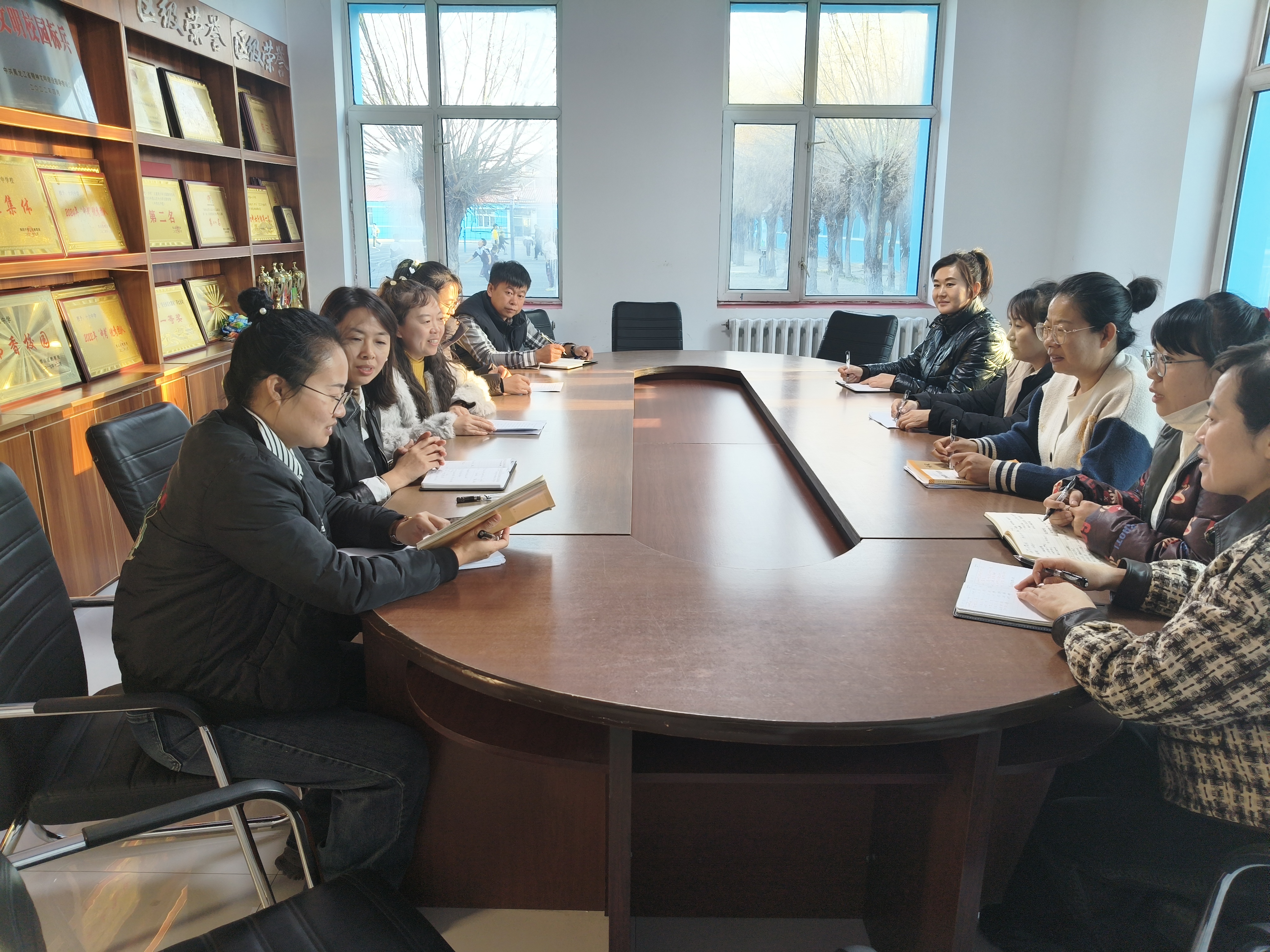 教师研讨.jpg 教师研讨.jpg